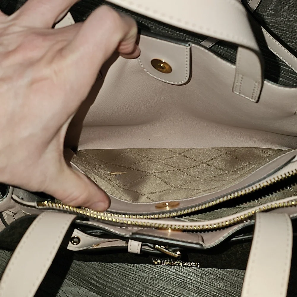 MICHAEL KORS Brown & Light Pink Handbag. Like New Condition. Gold Accents